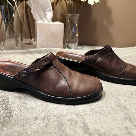 Clark’s Mules - Picture 2 of 6